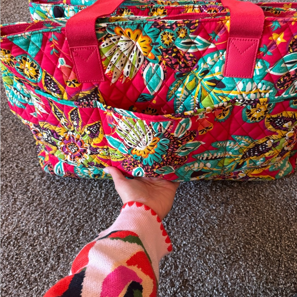 Vera Bradley Large multi compartment weekender bag diaper bag - Picture 4 of 9